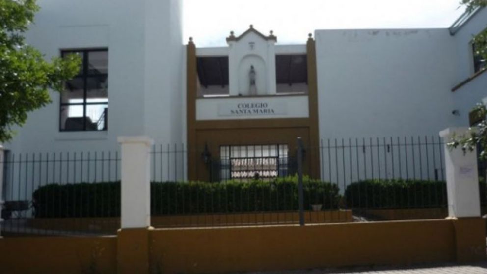 El colegio emitió un comunicado pero no alcanzó para los padres del joven que cambiarán a su hijo de institución.