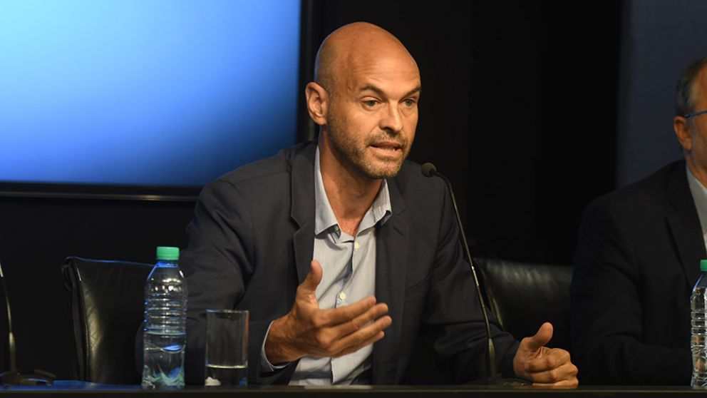 Dietrich dijo que no se cambió ninguna ley, si no que se facilitó el proceso burocrático.