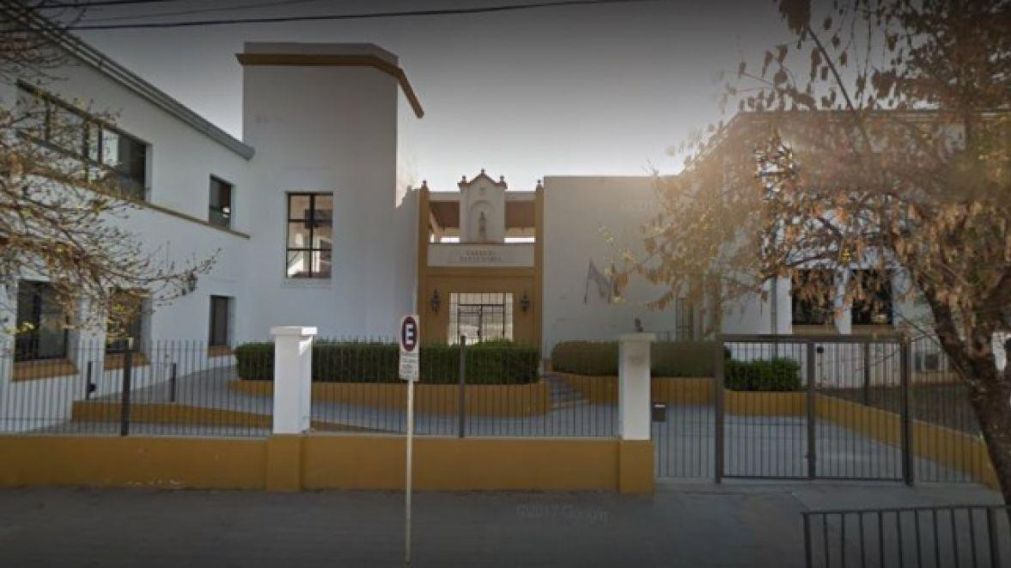 La escuela justificó el "derecho de admisión" al joven por su comportamiento.