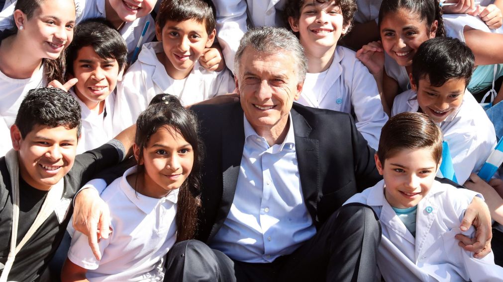 El presidente, junto con los alumnos (gentileza Presidencia).