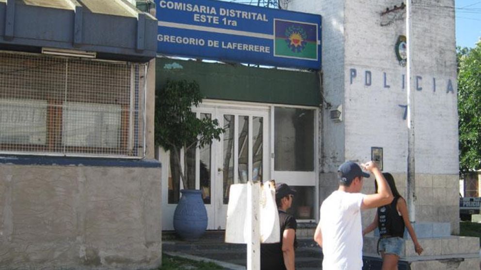 La comisaría de Gregorio de Laferrere investiga el violento crimen.