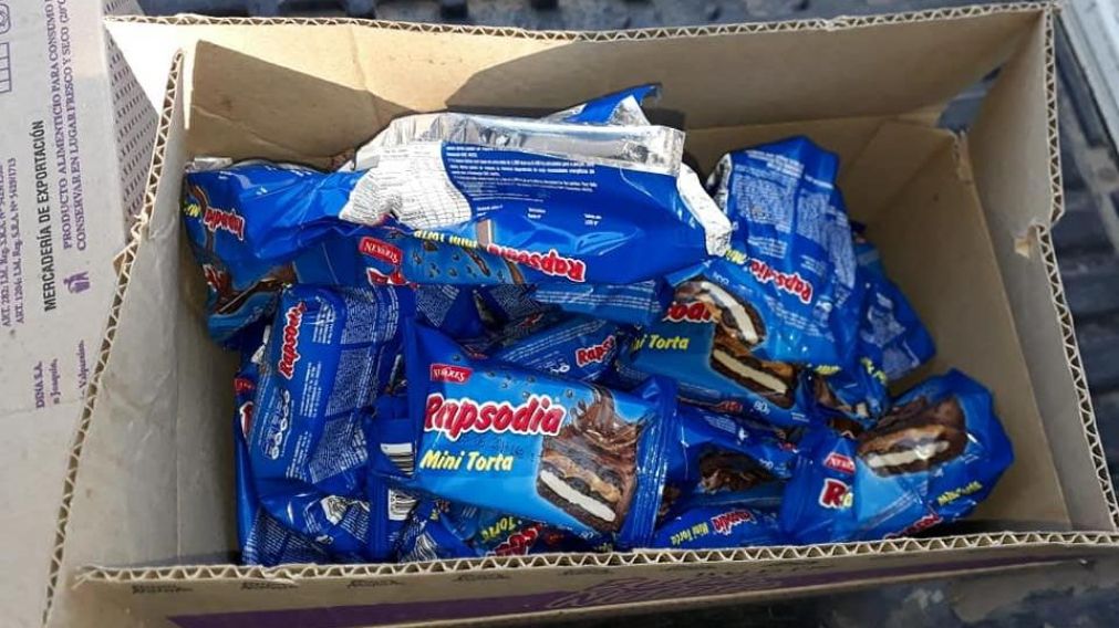 Paquetes abiertos y productos en mal estado fueron parte de la donación.