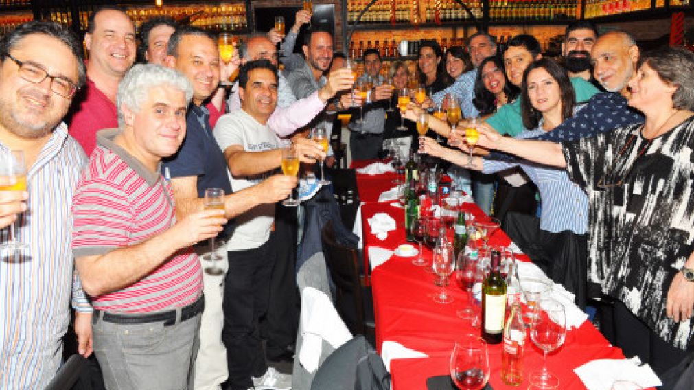 Con la copa bien arriba, despedimos a un profesional de raza (Carlos Ventura - Diario Crónica)