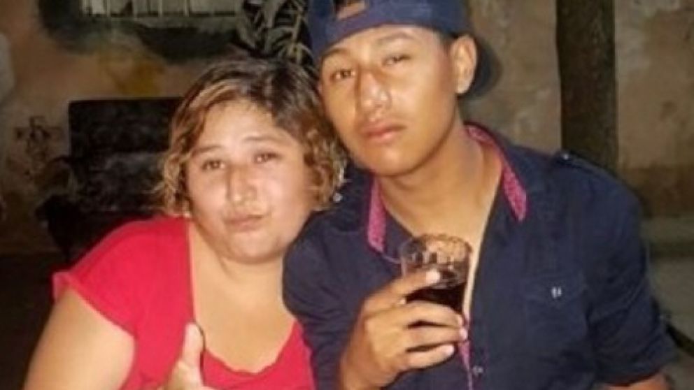 Ivonne Kukoc, con su hijo Juan Pablo, el asaltante muerto por Chocobar.