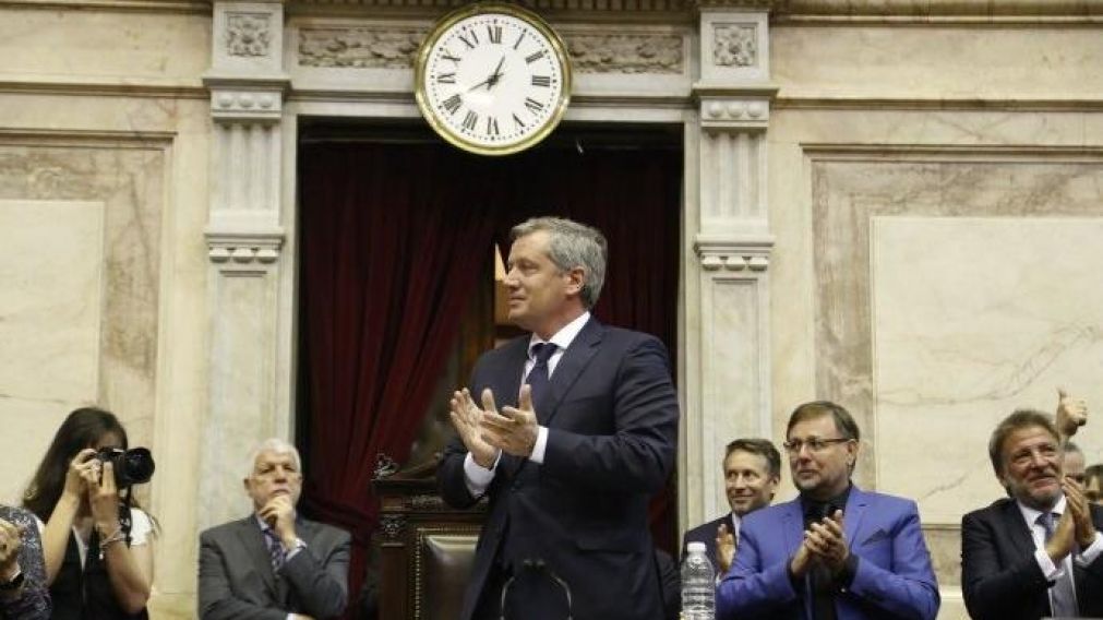 Monz� recibi� el respaldo de la mayor�a del parlamento.