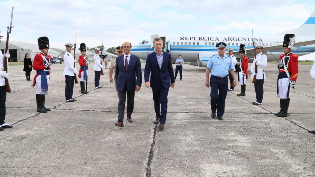El Presidente encabez� la presentaci�n de tres aviones "Pampa III".
