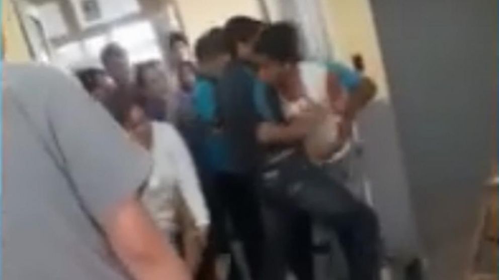 Esta escena de violencia conmocion� a todo el colegio.