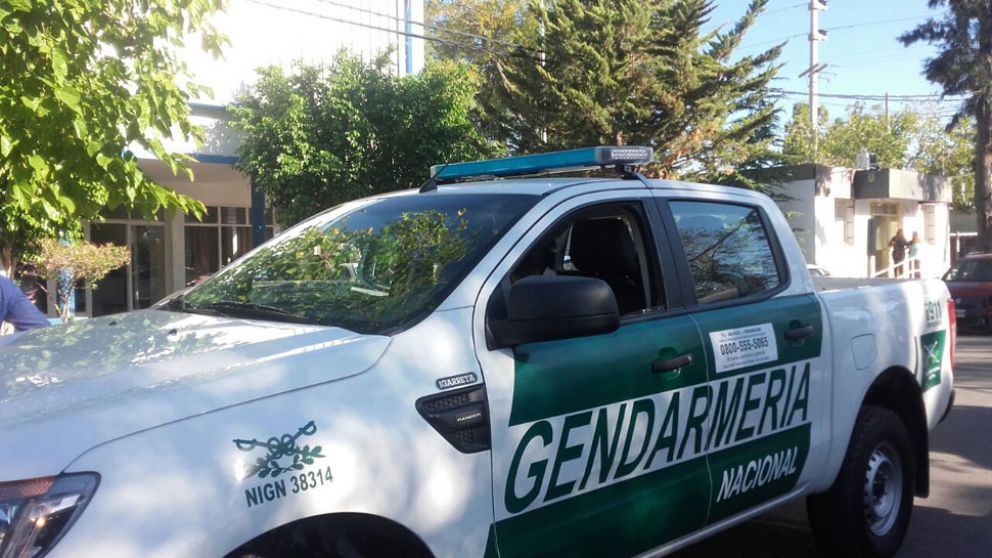 Los gendarmes están a cargo de las diversas tareas periciales.
