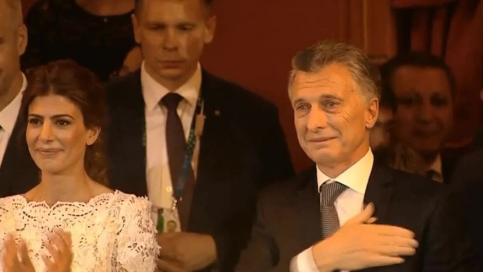 Macri, emocionado en la gala del teatro Colón.