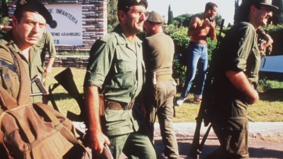 El 2 de diciembre de 1988 se produjo el tercer levantamiento "carapintada"contra Raúl Alfonsín.