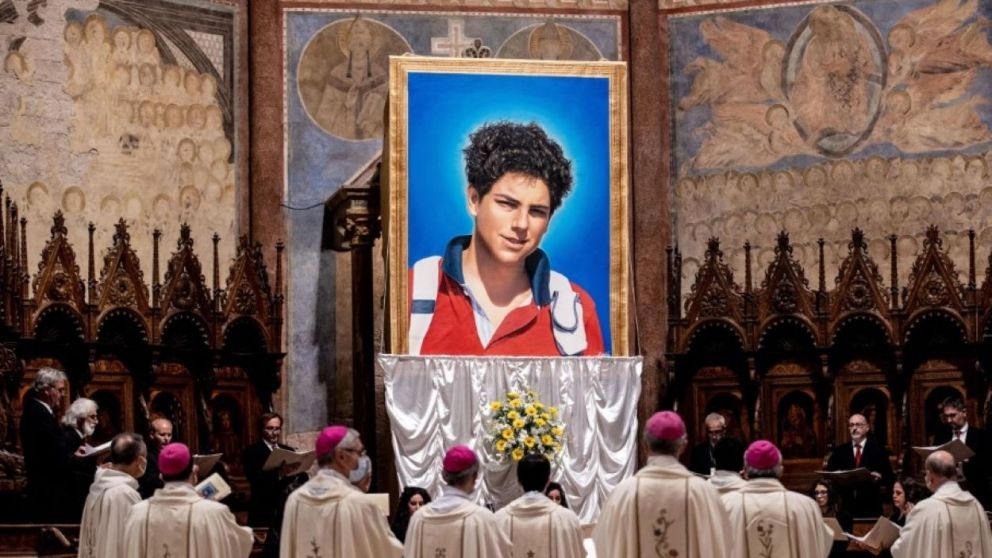 Carlo Acutis se destacó por su compromiso con la fe y con los más necesitados.