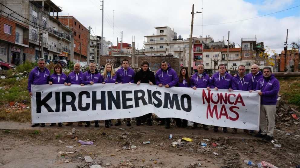 Javier Milei junto a los principales candidatos de La Libertad Avanza en la provincia de Buenos Aires.