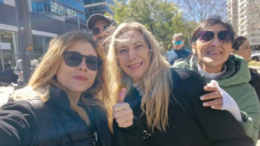 Lilia Lemoine acompañó a votar a Karina Milei y se tomaron una selfie (Redes).