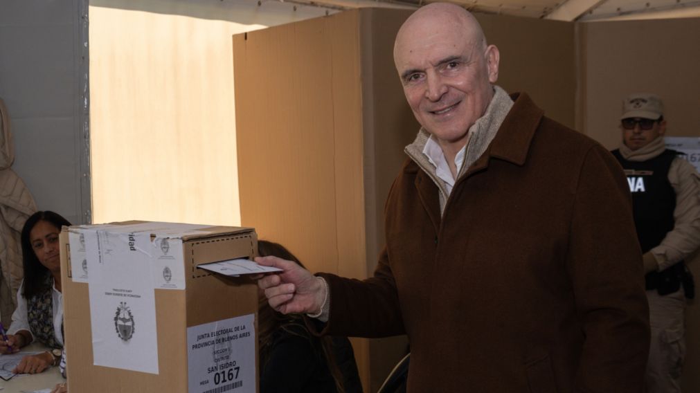 José Luis Espert votó en una escuela de San Isidro.