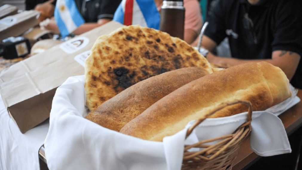 Escapada gastronómica: El pueblito escondido a unas horas de CABA que celebra la Fiesta del Pan Casero