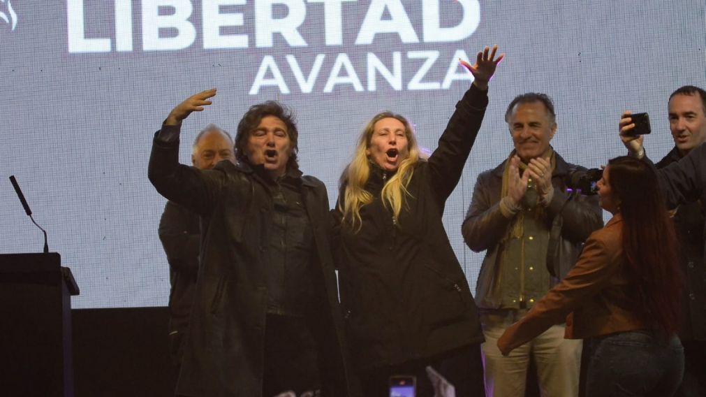 Javier Milei brinda un discurso desde Moreno: "se metieron con mi hermana".