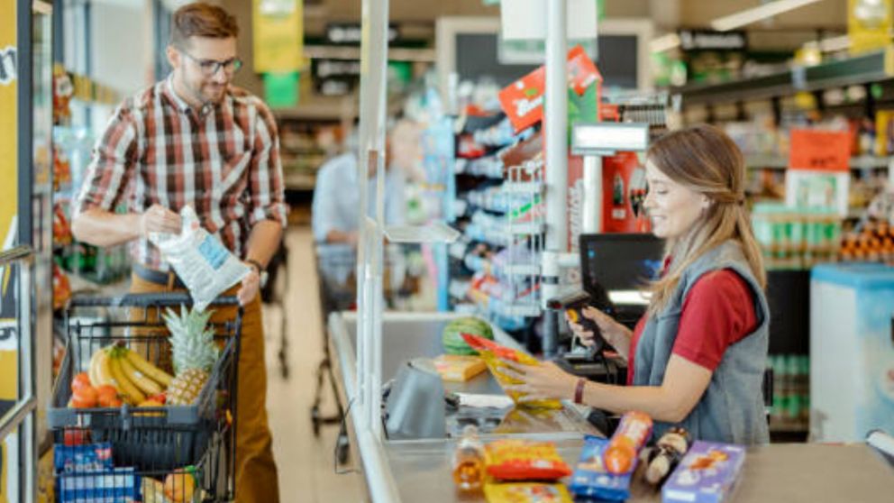 El Gobierno de Javier Milei homologó la paritaria de empleados de Comercio (Archivo).