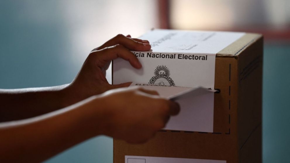 La votación se desarrollará entre las 8 y las 18 horas en toda la provincia y definirá la renovación de cargos en las cámaras legislativas y en los concejos municipales.
