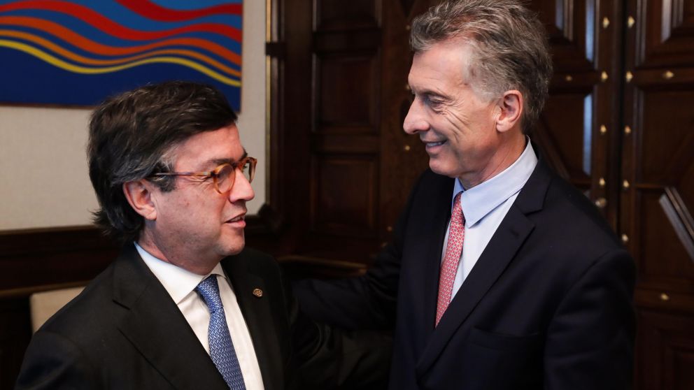 El titular del BID, Luis Alberto Moreno junto a Mauricio Macri. (Prensa presidencia)