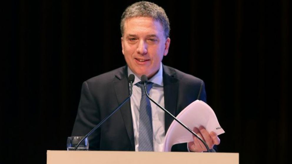 El ministro de Hacienda habló en un foro de inversiones en el CCK.