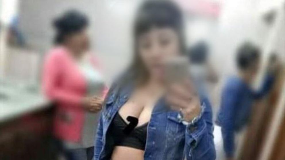 La joven debió cerrar sus redes sociales luego de viralizarse el video.