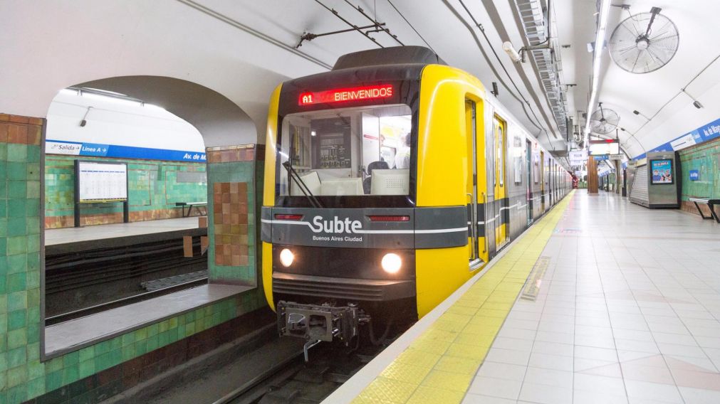 Así pasajeros atraparon a un "punga" en la línea C del subte