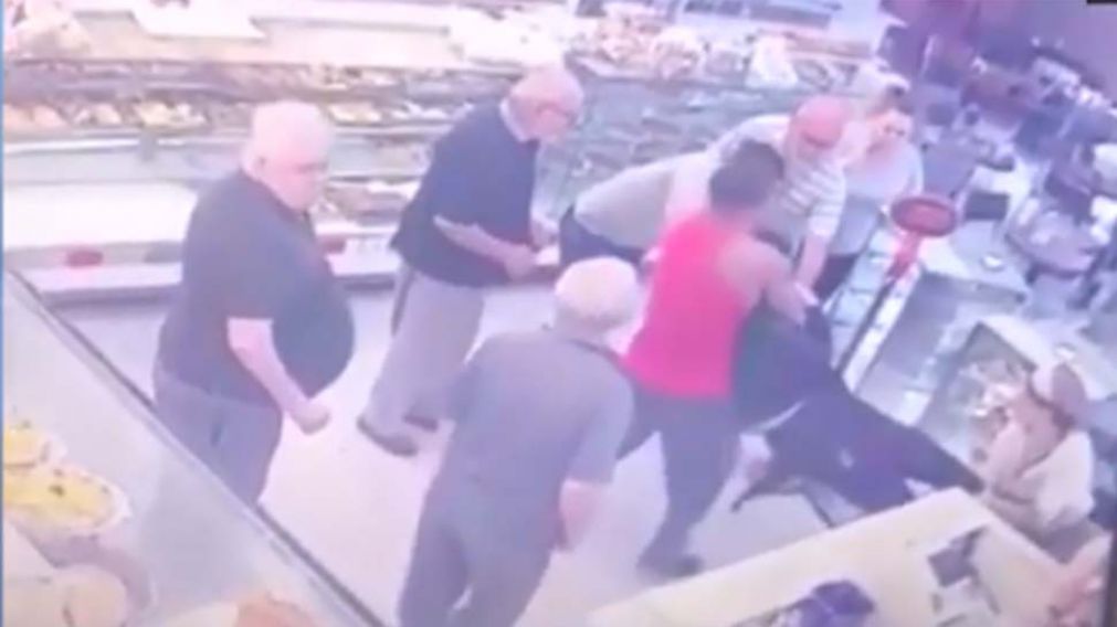 Fisicoculturista le dio paliza a ladrón que ingresó a robar en una panadería