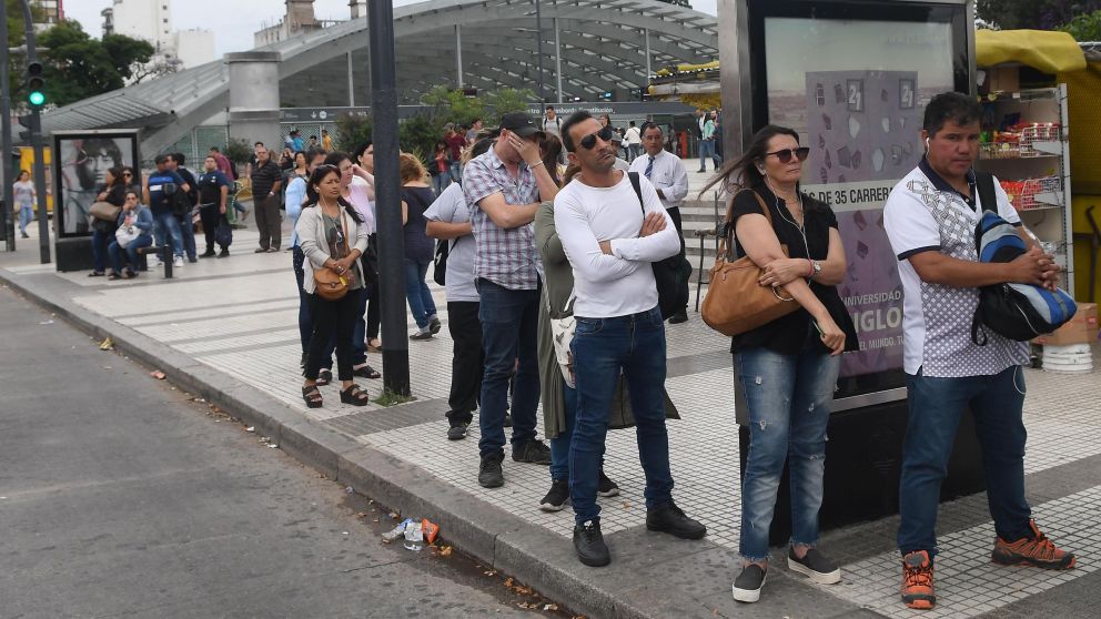Lógico. Apenas levantado el paro hubo algunos minutos de espera. (Crónica-Rubén Paredes)