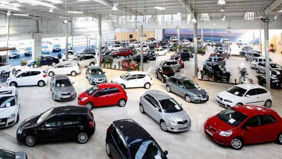 La disparada del dólar, principal causal de la caída de la compra de autos OKM.