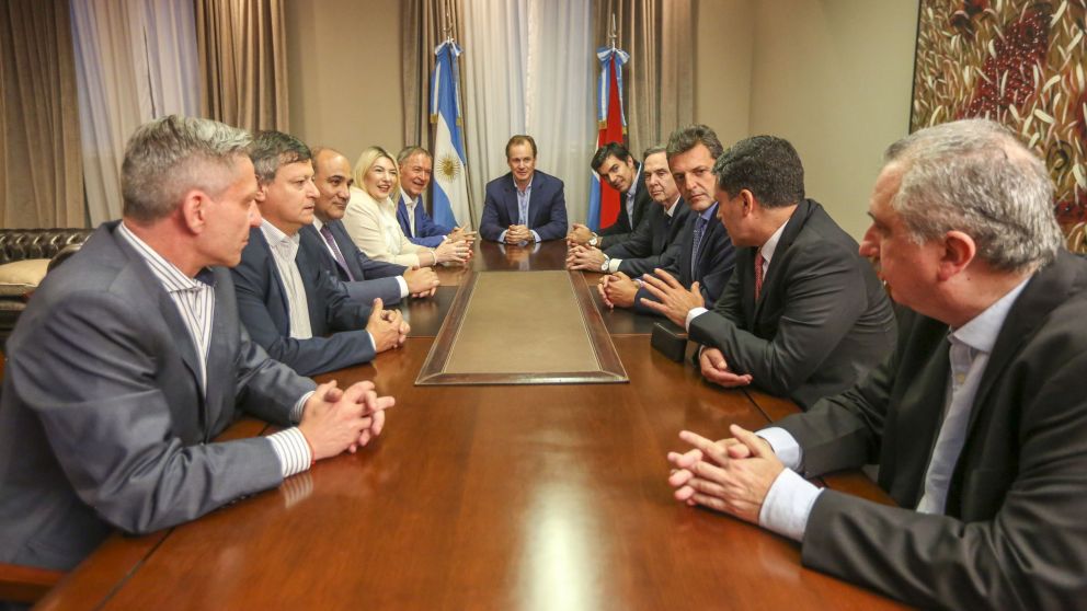 La mesa de trabajo de la Alternativa Federal, trabaja en una alternativa diferente al Gobierno.