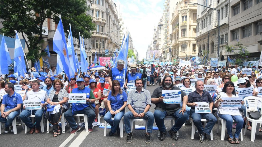 Los docentes buscan recomponer su salario y mejorar las condiciones edilicias de las escuelas (Ruben Paredes/Crónica)
