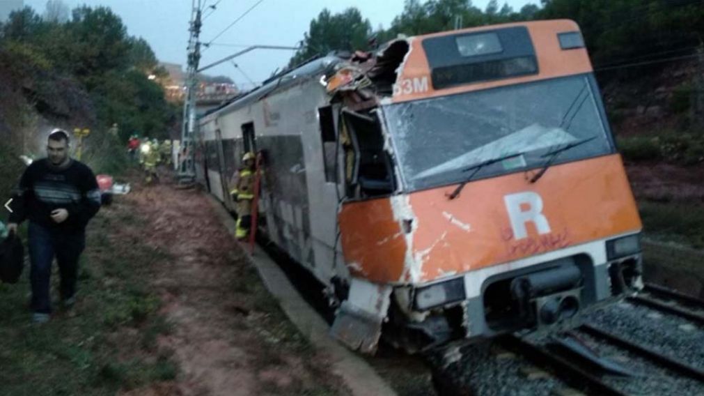 Descarriló tren en Barcelona: 1 muerto y 49 heridos