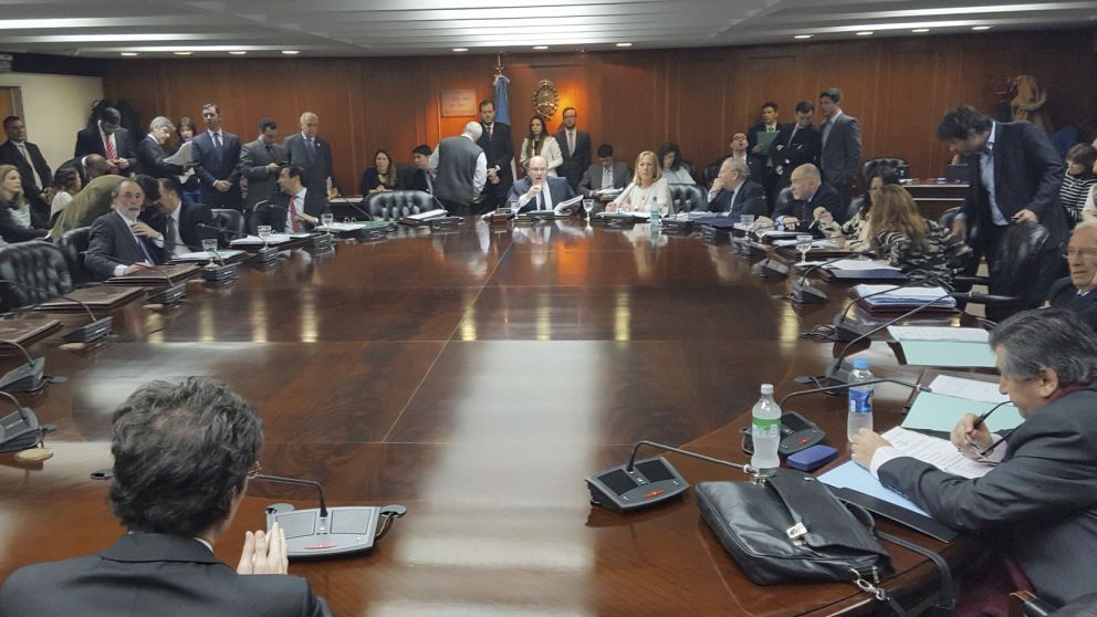 El oficialismo no pudo imponer su mayoría y deberá negociar.