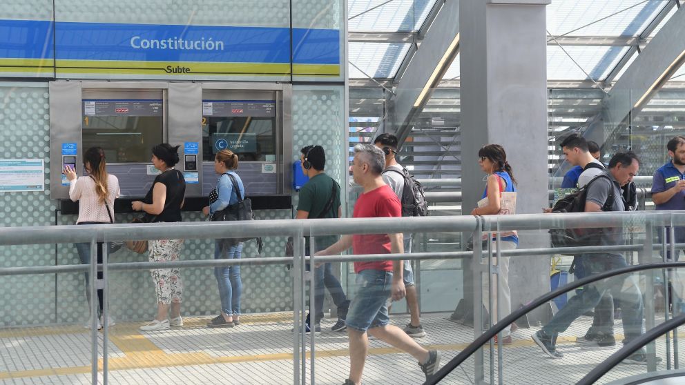 No queda otra. Viajar hay que viajar y el bolsillo no aguanta. (Rubén Paredes-Crónica)