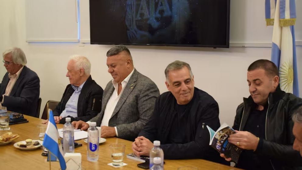 Chiqui Tapia - Carlos Monta�a: otra sociedad redituable de la AFA