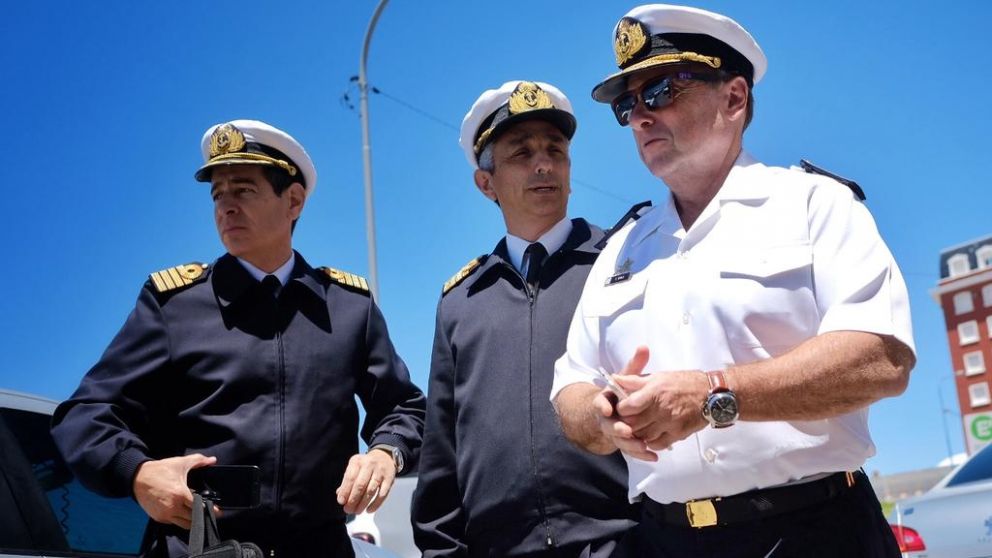 El vicalmirante de la Armada y un encuentro clave con los familiares de los 44 tripulantes.