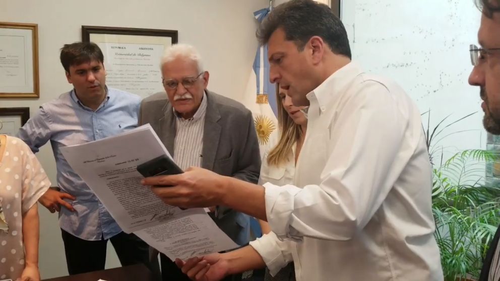 Massa y su equipo durante la reunión.