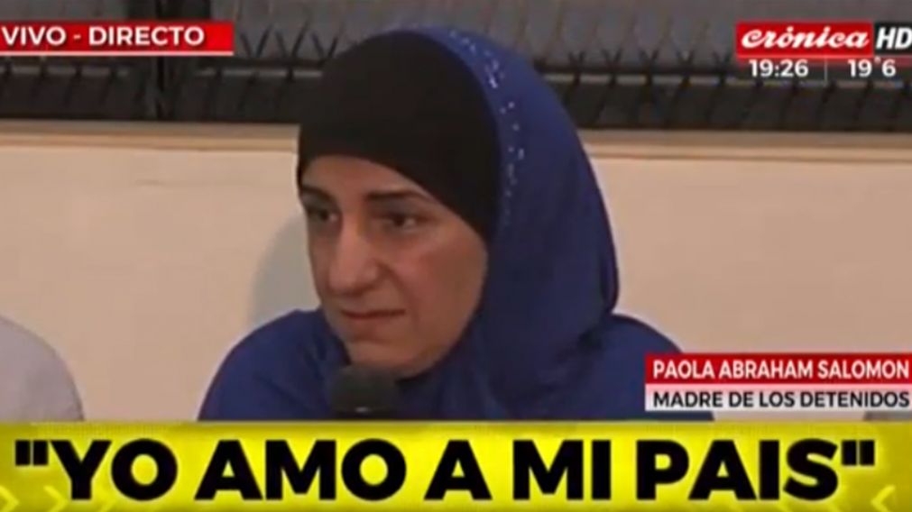 La madre de los jóvenes detenidos acusados de ser miembros de Hezbollah. (Captura de TV)