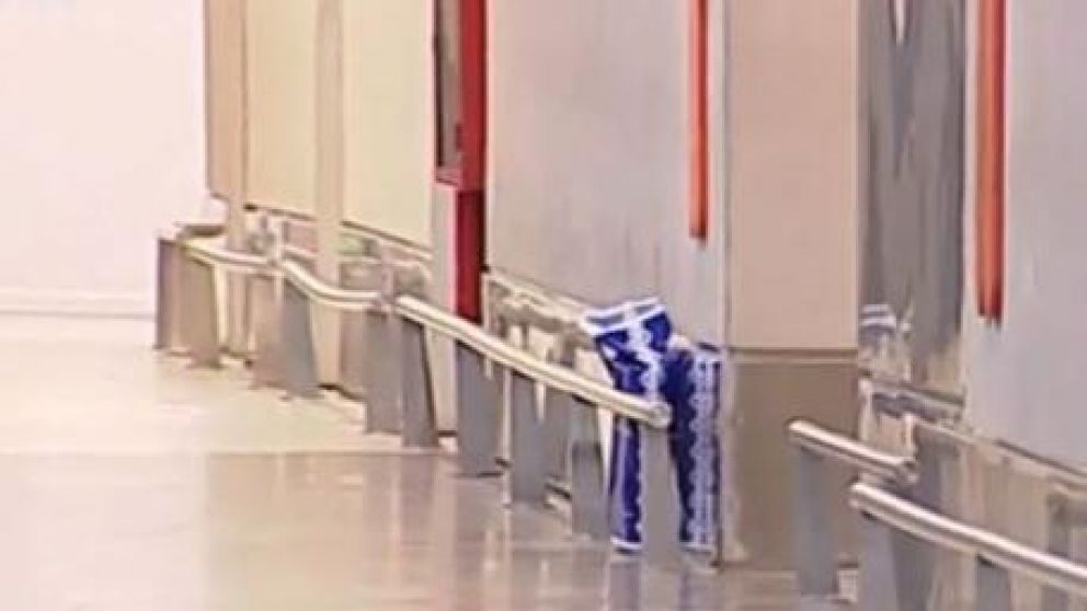 El paquete que era sospechado por las autoridades. (Captura).