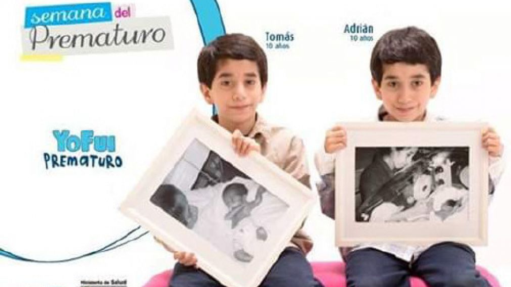Gemelos prematuros, con sus fotos de cuando eran bebés.