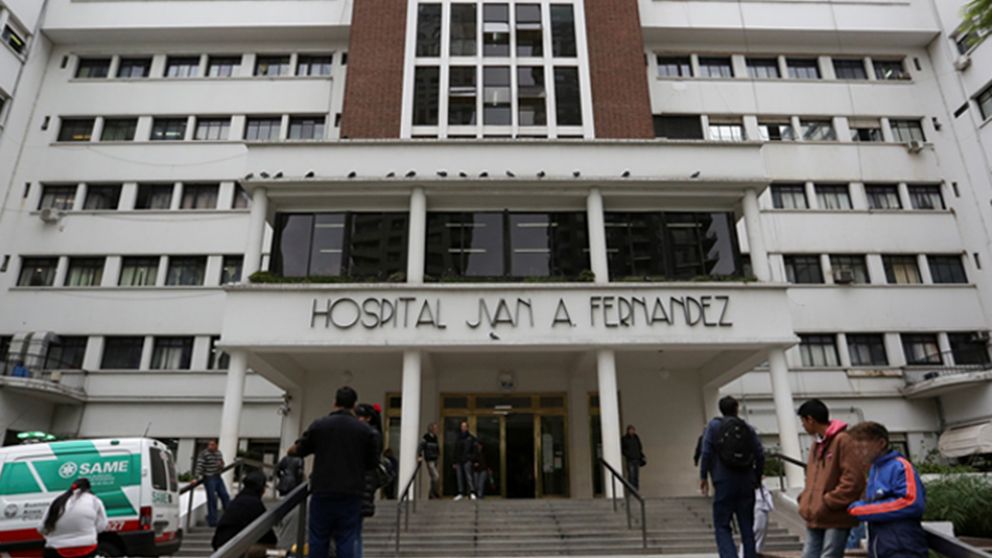 En el hospital Fernández está internada la mujer que puso la bomba y fue alcanzada por la explosión. (Imagen de archivo)