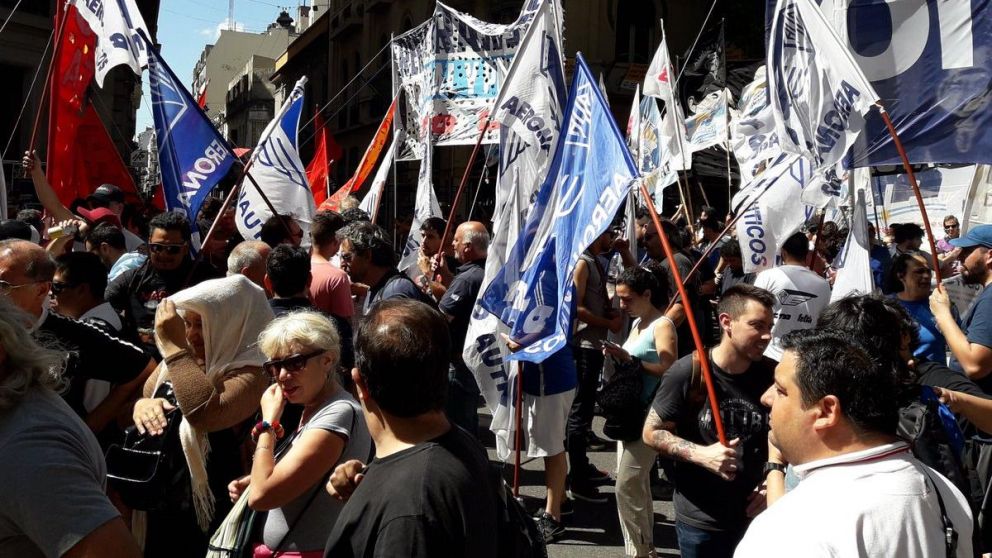 Diferentes movimientos sociales se van acercando al Congreso.