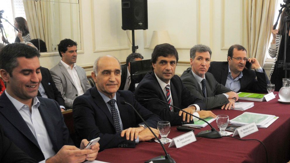 Hernán Lacunza discutió con los legisladores opositores.