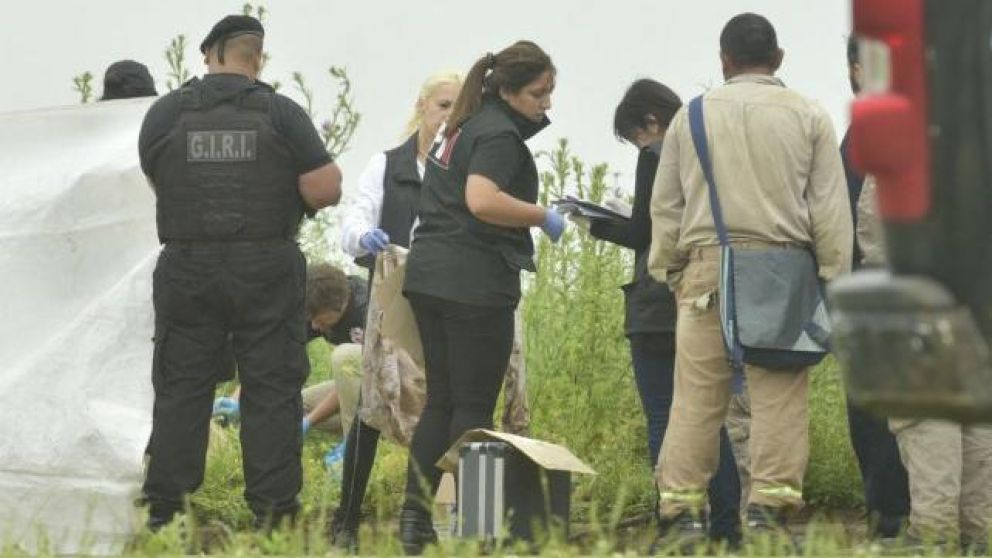 Entre las pertenencias de la víctima fue encontrado un cartel (La Capital).