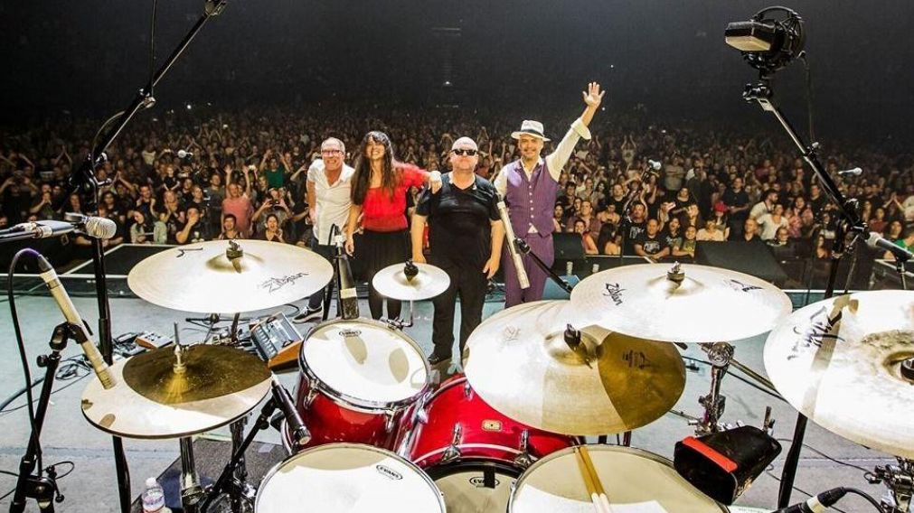 Pixies metió un show histórico con 100000 personas, pero lo que más repercutió no fue su música.