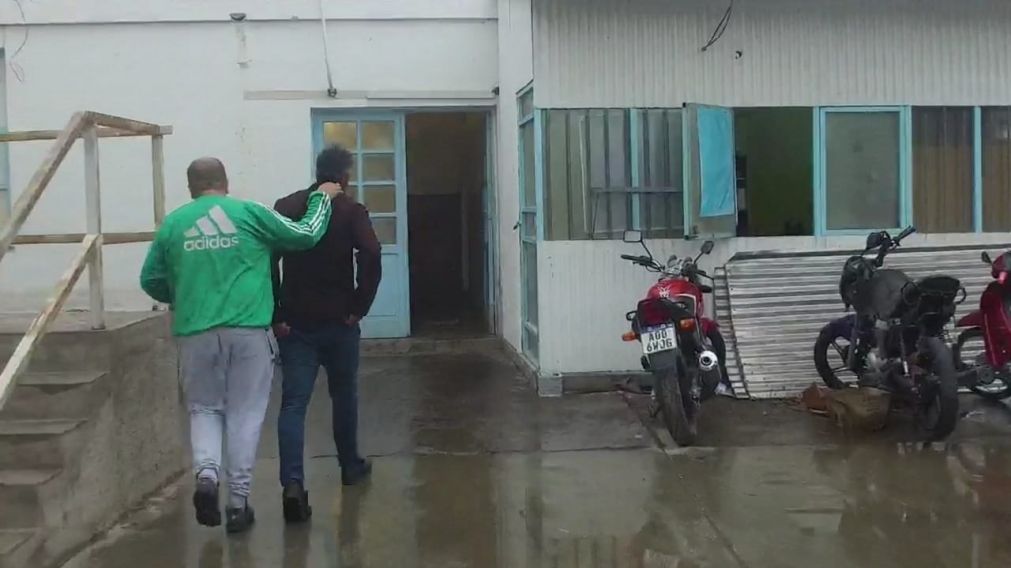As� llegaba el fot�grafo a la dependencia policial de San Juan.