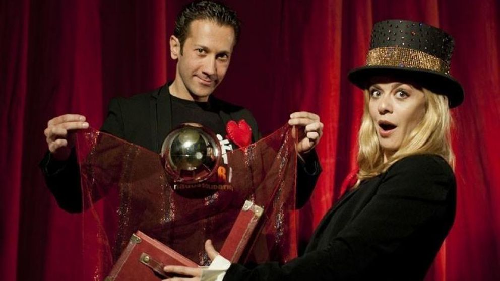 Pedro Volta es un reconocido ilusionista y casi muere en un homenaje a Houdini.