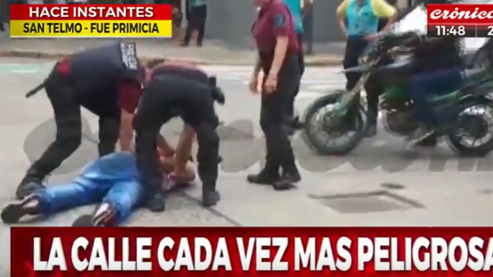 Así la policía capturo al ladrón. (Captura de TV)