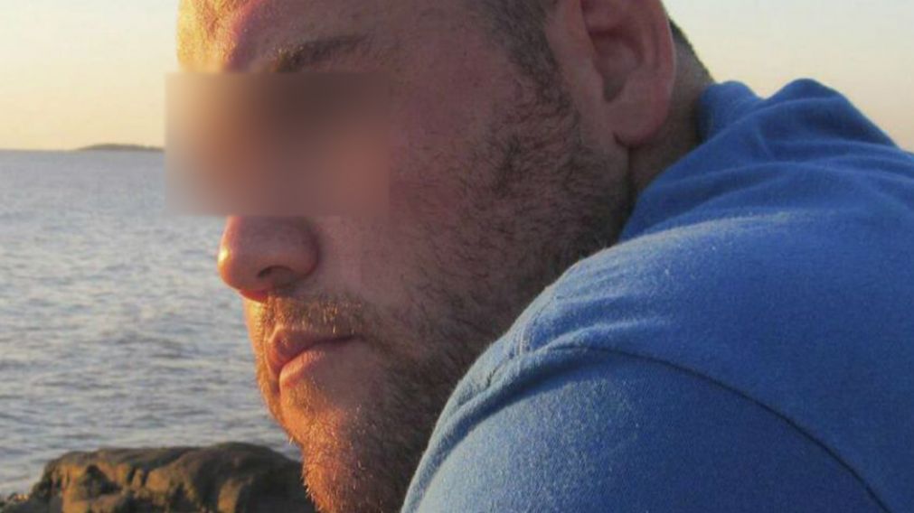 El padre dejó nueve horas a su hija en el auto.