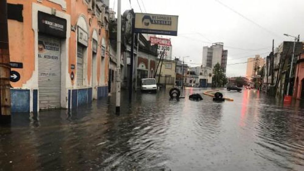 Algunos sectores de Avellaneda quedaron totalmente anegados (Nahuel Ventura-Diario Crónica).